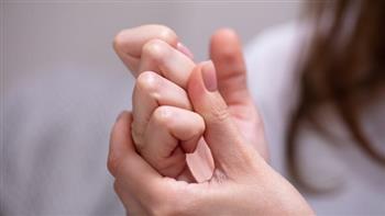 أسطورة أم حقيقة ...هل طقطقة الأصابع تضعف اليد؟