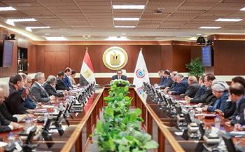 وزير الصحة يترأس الاجتماع الدوري لقيادات الوزارة ويشيد بنجاح المؤتمر العالمي للسكان والصحة 