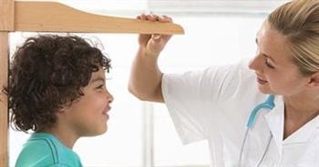 تعرف على أسباب قصر القامة .. أهمها سوء التغذية
