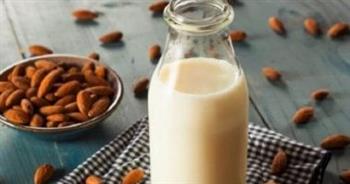الحليب والمكسرات لوجبة صحية قبل النوم