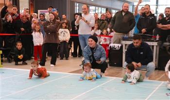 من يزحف أسرع؟.. أغرب مسابقة للأطفال الرضّع في تركيا (فيديو)