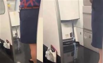  فيديو .. مياه الأمطار وحبات البرد تتسرب إلى داخل طائرة أسترالية