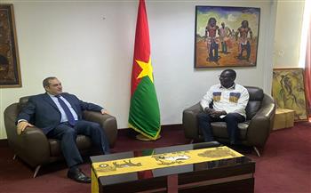 وزير السياحة البوركيني يستعرض مع سفير مصر سبل الاستفادة من الخبرات المصرية   