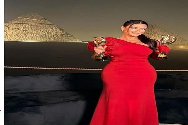 رضوى الشربيني تحتفل بفوزها بجائزتي "The Best 2025" كأفضل مذيعة وبرنامج نسائي  