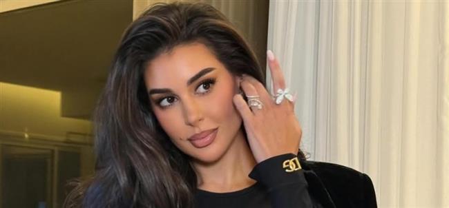 ياسمين صبري بإطلالة سوداء أنيقة 