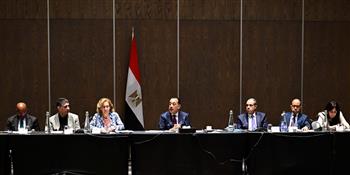 رئيس الوزراء يعقد اجتماعا مع 40 من ممثلي كبريات الشركات والمؤسسات الفكرية في جنوب أفريقيا