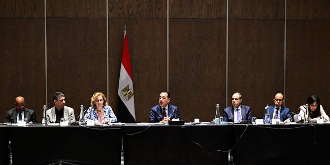 رئيس الوزراء يعقد اجتماعا مع 40 من ممثلي كبريات الشركات والمؤسسات الفكرية في جنوب أفريقيا