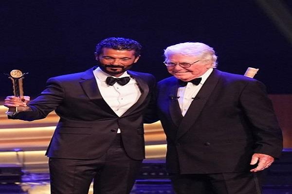 خالد النبوي يوجه رسالة تقدير للفنان حسين فهمي.. أحد أعمدة القوة الناعمة