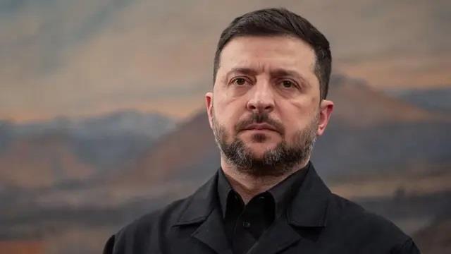 زيلينسكي يرفض إقالة أقوى مستشاريه رغم تفاقم فضيحة فساد كبرى