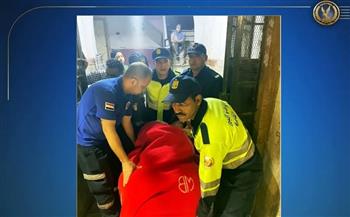 الأجهزة الأمنية بالقاهرة تستجيب لاستغاثة سيدة لنقلها للمستشفى لتلقي العلاج