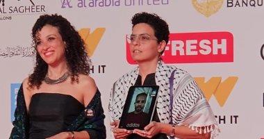 من غزة.. مي سعد تُمكّن مخرج "ضايل عنا" من حضور ختام مهرجان القاهرة عبر بث مباشر