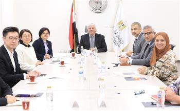وزير التعليم العالي يبحث سبل تعزيز التعاون مع وفد الجامعة المفتوحة في الصين