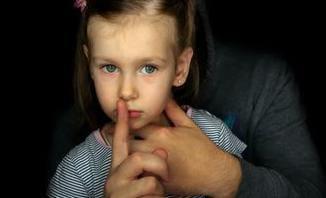 بعد الاعتداء على أطفال في مدرسة دولية.. خبيرة تروية توضح كيفية حماية الأطفال من التحرش؟|خاص