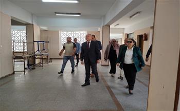 محافظ القاهرة يتفقد عددًا من اللجان المعدة لاستقبال الناخبين المشاركين بالتصويت في انتخابات "النواب"