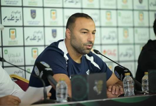 الكونفدرالية.. عبد الرؤوف يلقي محاضرة فنية للاعبي الزمالك قبل مواجهة زيسكو   