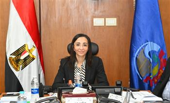 محافظ البحيرة تتابع رفع نواتج تطهير ترعة الخندق بدمنهور وتشدد على منع إلقاء المخلفات 