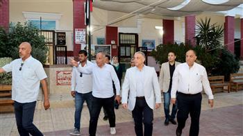 محافظ الإسماعيلية يتفقد المقار الانتخابية بمدرستي الشهيد جواد حسني الابتدائية وفاطمة الزهراء الإعدادية