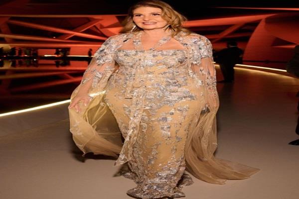 يسرا تتألق بلمسة ملكية في فاشون تراست أرابيا 2025  