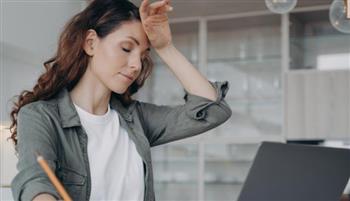 هل تضيعين مفاتيحك وحافظة نقودك بشكل متكرر؟.. اعرفي السبب