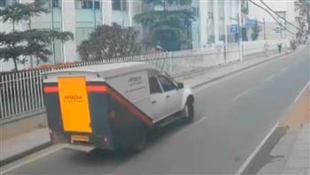 فيديو.. لصوص يسرقون شاحنة نقل أموال بشكل درامي