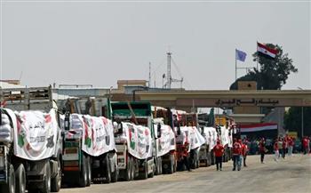 ازدحام غير مسبوق للشاحنات الإنسانية عند معبر رفح وسط استمرار الأزمة في غزة.. تفاصيل