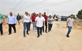 محافظ أسيوط يتفقد أعمال إنشاء طريق يخدم مسار رحلة العائلة المقدسة