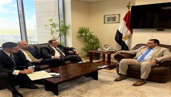 التمثيل التجاري المصري يبحث مع بنك الإمارات دبي الوطني دعم توسع الشركات المصرية بالخارج