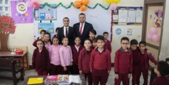 فريق من النيابة العامة يرافق الطفلة حور ضحية التنمر إلى مدرستها