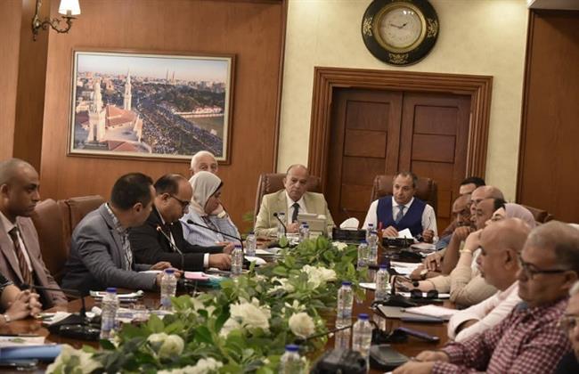 محافظ بورسعيد يناقش خطة عمل شركة نهضة مصر للخدمات البيئية الحديثة في بورسعيد خلال الفترة المقبلة