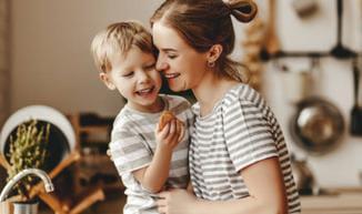 للأمهات.. عبارات يومية تجعل أطفالك يشعرون بالحب وينضجون أسوياء نفسيا