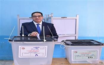 رئيس جامعة القاهرة خلال الإدلاء بصوته: المشاركة في الانتخابات واجب وطني ومسئولية مجتمعية