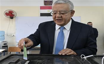 المستشار حنفي جبالي يدلي بصوته في انتخابات مجلس النواب