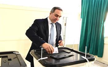 الأمين العام لمجلس النواب يدلي بصوته في انتخابات مجلس النواب