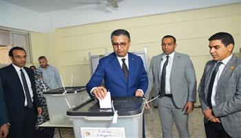 عقب الإدلاء بصوته.. وزير التموين: المشاركة في انتخابات النواب واجب وطني يعكس وعي المصريين