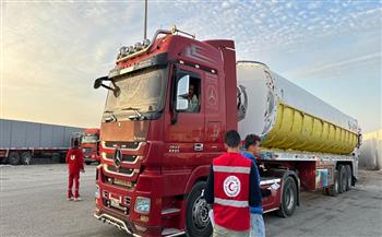 قافلة «زاد العزة» الـ79 تدخل إلى الفلسطينيين بقطاع غزة