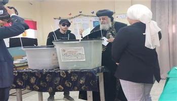 البابا تواضروس الثاني يدلي بصوته في انتخابات النواب بالعباسية