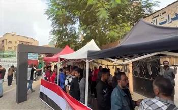 أغانٍ وطنية وحضور شبابي .. أهالي الدرب الأحمر يدلون بأصواتهم في انتخابات مجلس النواب 