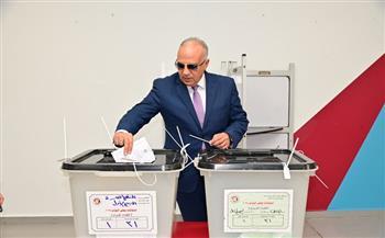 وزير الري خلال الإدلاء بصوته: الدولة المصرية تسير بخطى ثابتة نحو ترسيخ دعائم الديمقراطية