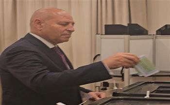 خلال إدلائه بصوته بانتخابات "النواب".. محافظ القاهرة يؤكد: المشاركة واجب وطني