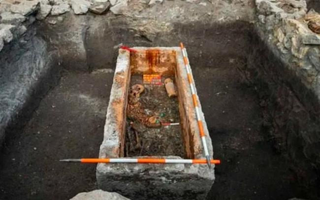 شاهد.. اكتشاف تابوت روماني لم يُمس منذ 1700 عام