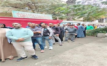 توافد الناخبون للإدلاء بأصواتهم في المرحلة الثانية لانتخابات النواب بحلوان