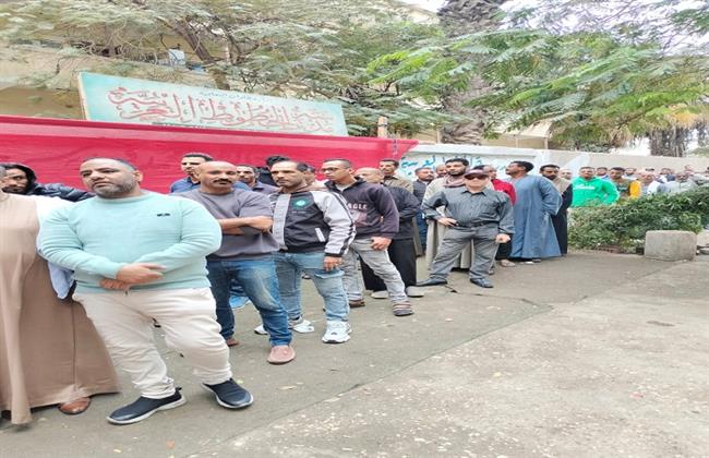 توافد الناخبون للإدلاء بأصواتهم في المرحلة الثانية لانتخابات النواب بحلوان