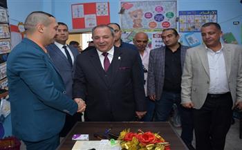 محافظ بورسعيد يتابع سير وانتظام العملية الانتخابية بعدد من المقار الانتخابية 