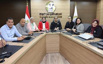 المستشارة أمل عمار تتفقد غرفة العمليات المركزية بقومي المرأة لمتابعة مشاركة السيدات بالانتخابات 