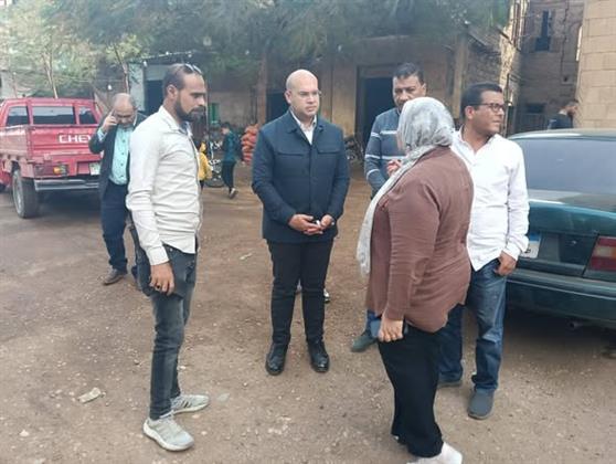 النائب يتابع ميدانيا مشروع أحلال وتجديد شبكات الصرف الصحي بمدينة أبو النمرس