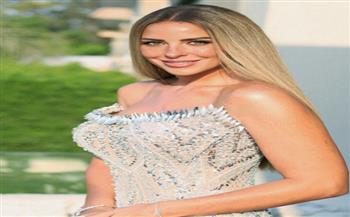 ريم مصطفى تخطف الأنظار بإطلالة جديدة بعد احتفالها بزفاف ابنها