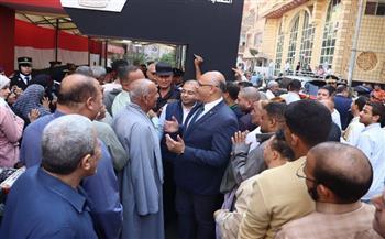 محافظ القليوبية يتابع  انتخابات مجلس النواب في يومه الأول ويشيد بالإقبال الوطني