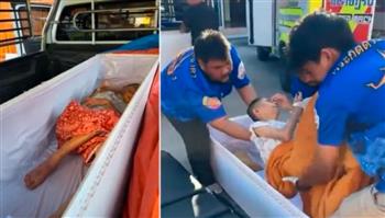 فيديو مرعب.. مسنّة تستيقظ في تابوتها قبل لحظات من حرق جثمانها