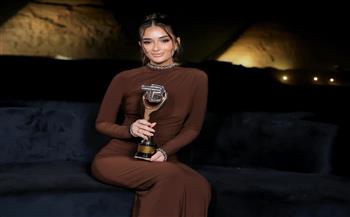 ملك زاهر تشارك  الجمهور سعادتها بعد فوزها بجائزة أفضل ممثلة شابة