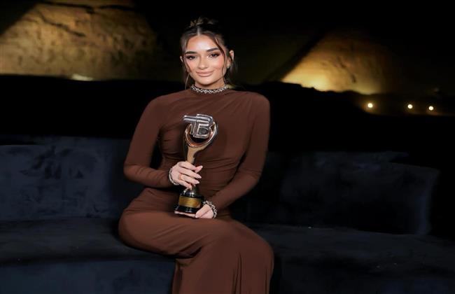 ملك زاهر تشارك  الجمهور سعادتها بعد فوزها بجائزة أفضل ممثلة شابة